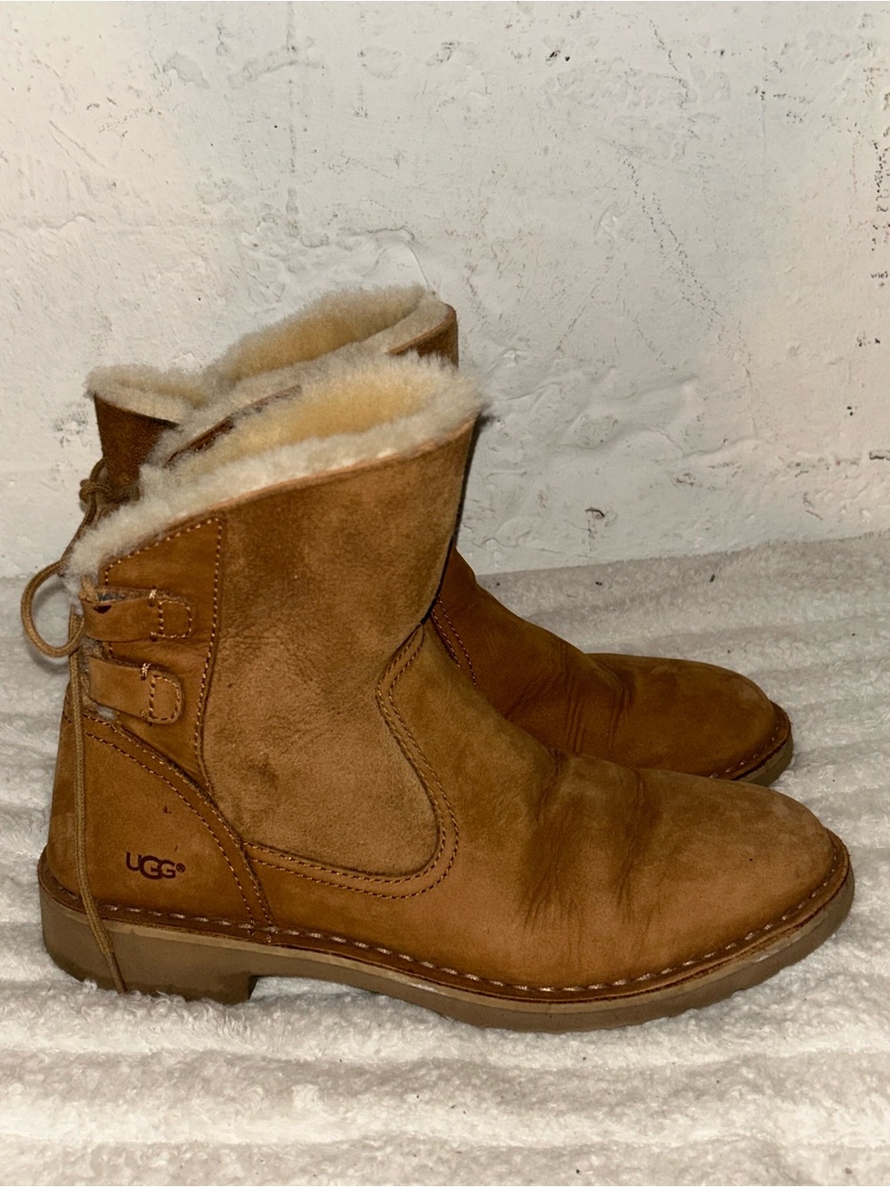 UGG Naiyah lace up Chestnut Suede Shearling-Lined Ankle Boots